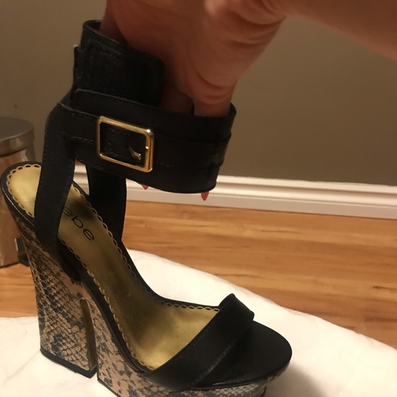 Beautiful sandals - Picture 4 of 5